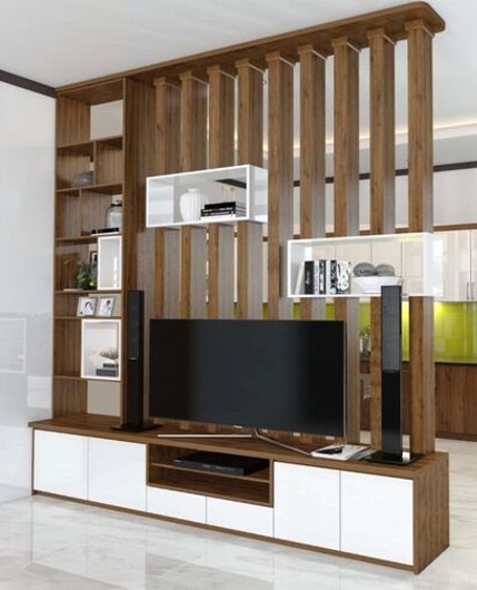 Dưới chân là kệ tủ cánh mở